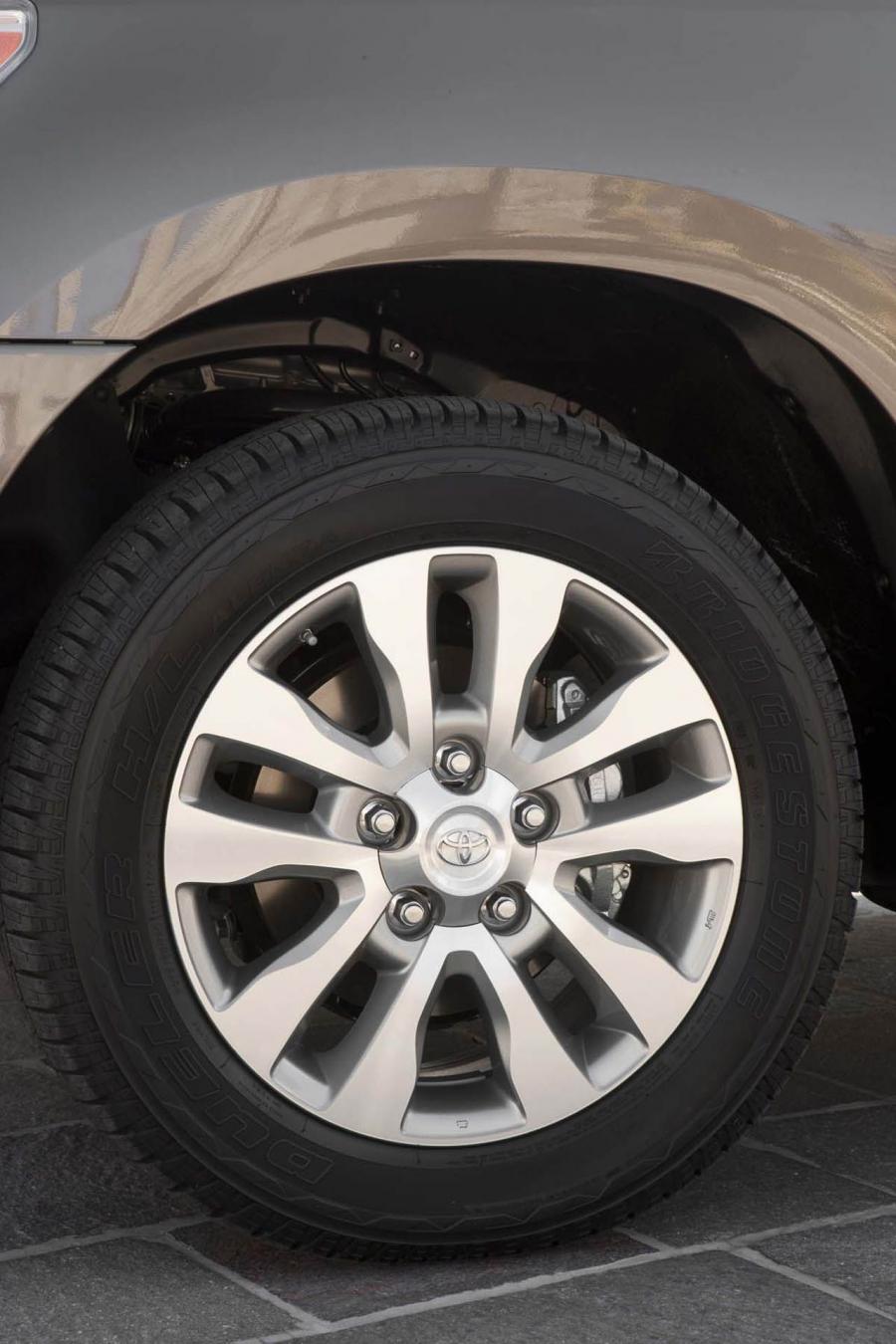  Toyota Sequoia 2013 года  (фото 28 из 50)